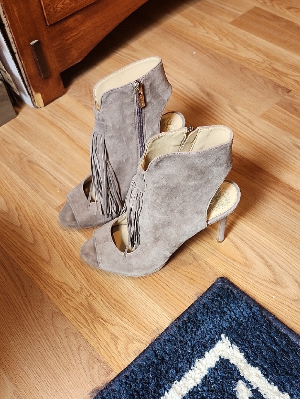 Vince Camuto Gray Suede Fringed Peep-Toe Ankle Heels - Picture 4 of 12